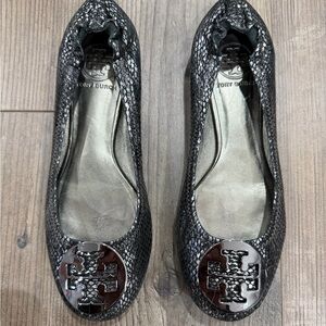 Tory Burch Black Snakeskin-Effect Reva Logo Ballet Flats